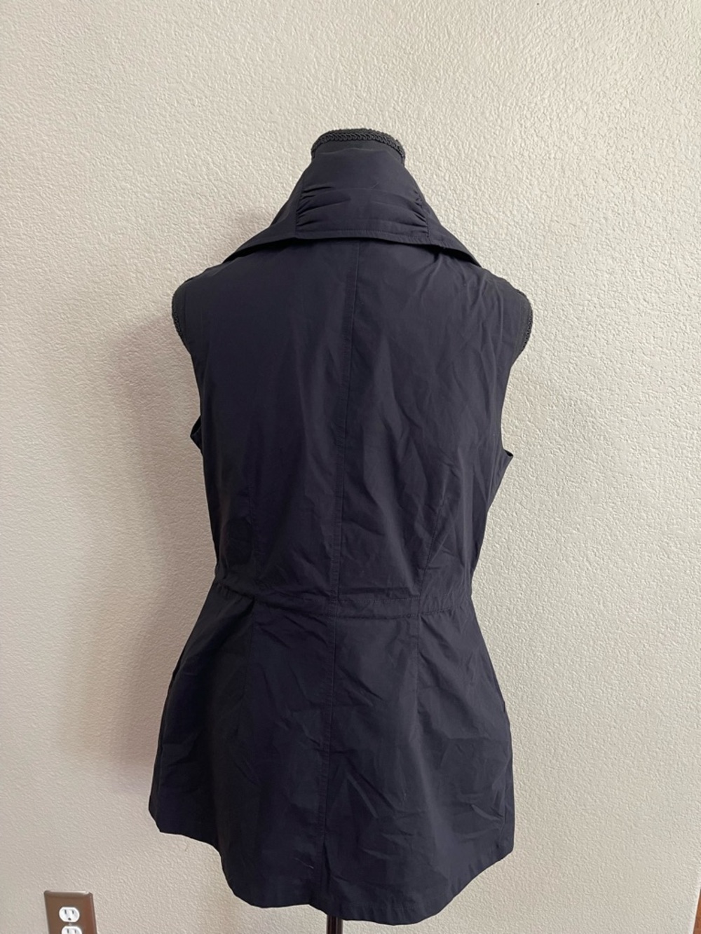 Anatomie Delaney Travel Vest black hiking vest women’s vest medium new - Picture 3 of 10